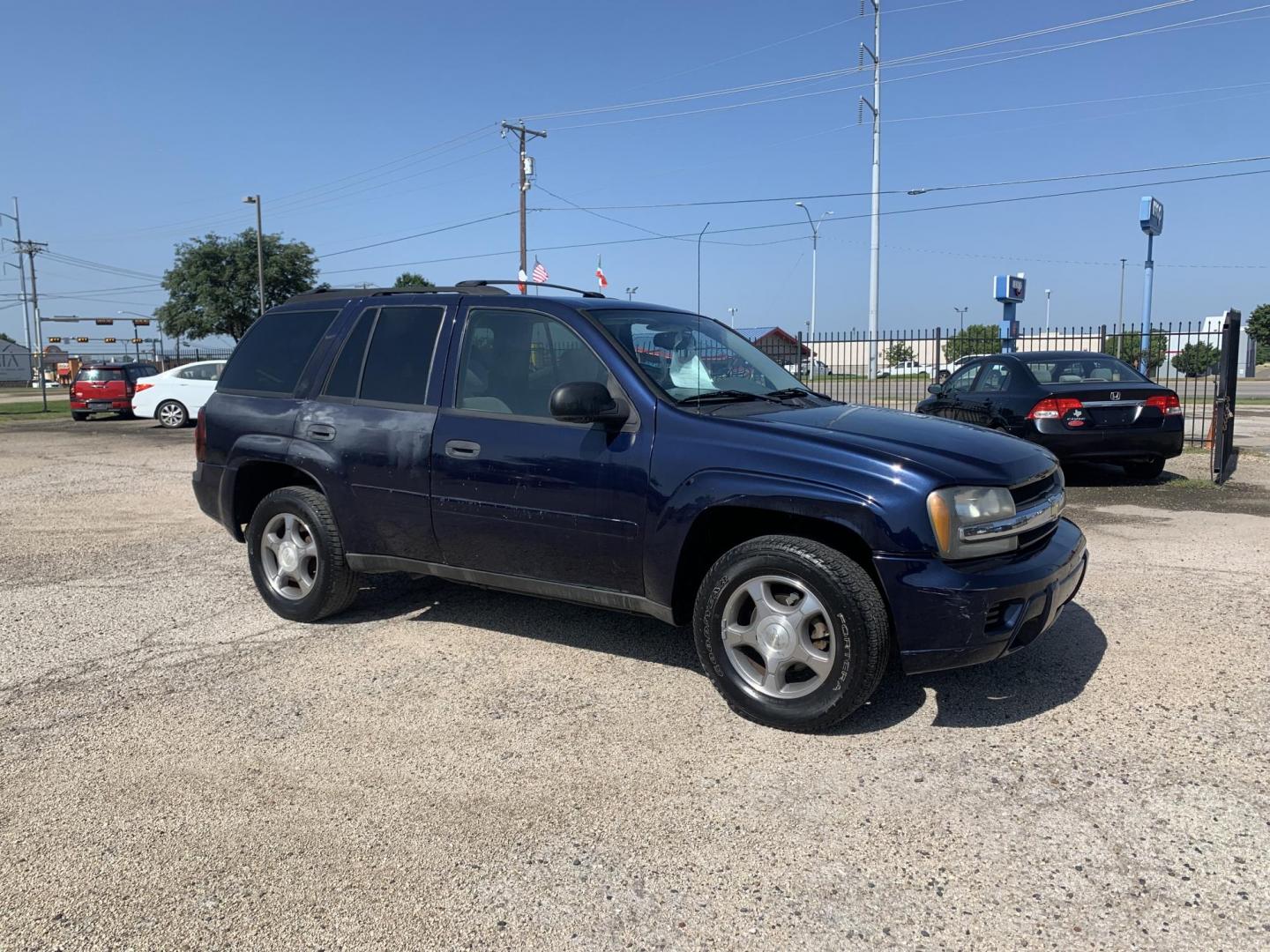 2008 Blue /gray Chevrolet TrailBlazer LS (1GNDS13S682) with an L6, 4.2L; DOHC engine, AUTOMATIC transmission, located at 1830 North Belt Line Road, Irving, TX, 75061, (469) 524-0199, 32.834373, -96.993584 - CASH ONLY CASH ONLY CASH ONLY PRICE INCLUDES TAX TITLE AND LICENSE - Photo#6