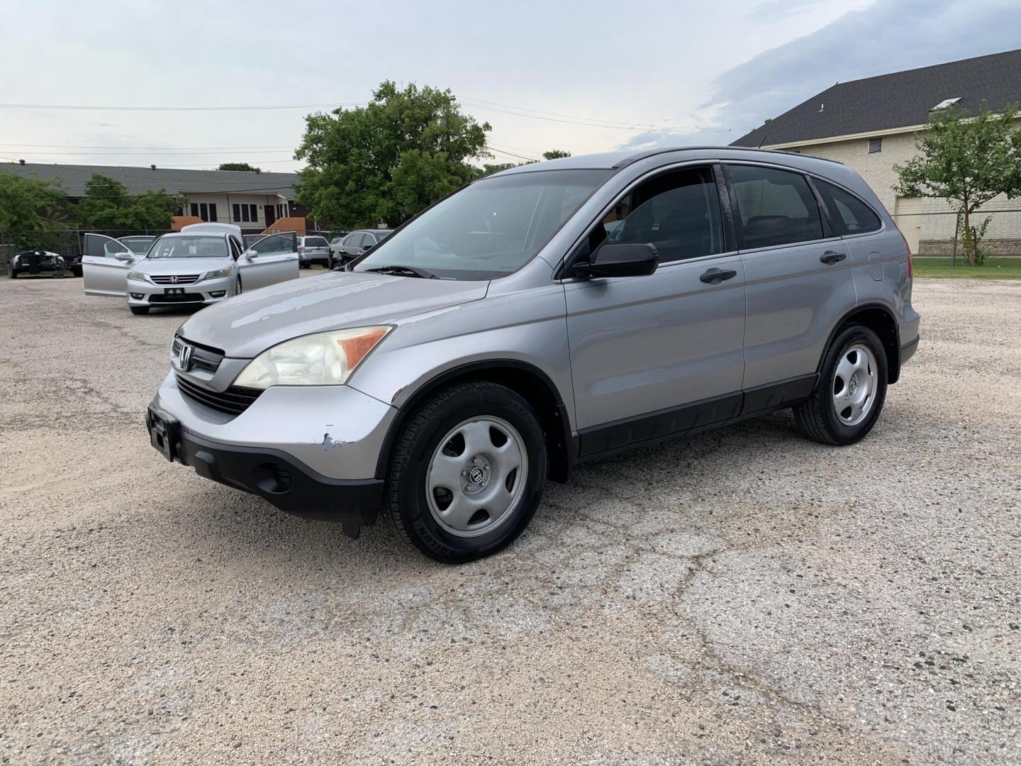 2008 Silver Honda CR-V LX 2WD AT (3CZRE38398G) with an 2.4L L4 DOHC 16V engine, Automatic transmission, located at 1830 North Belt Line Road, Irving, TX, 75061, (469) 524-0199, 32.834373, -96.993584 - Photo#2