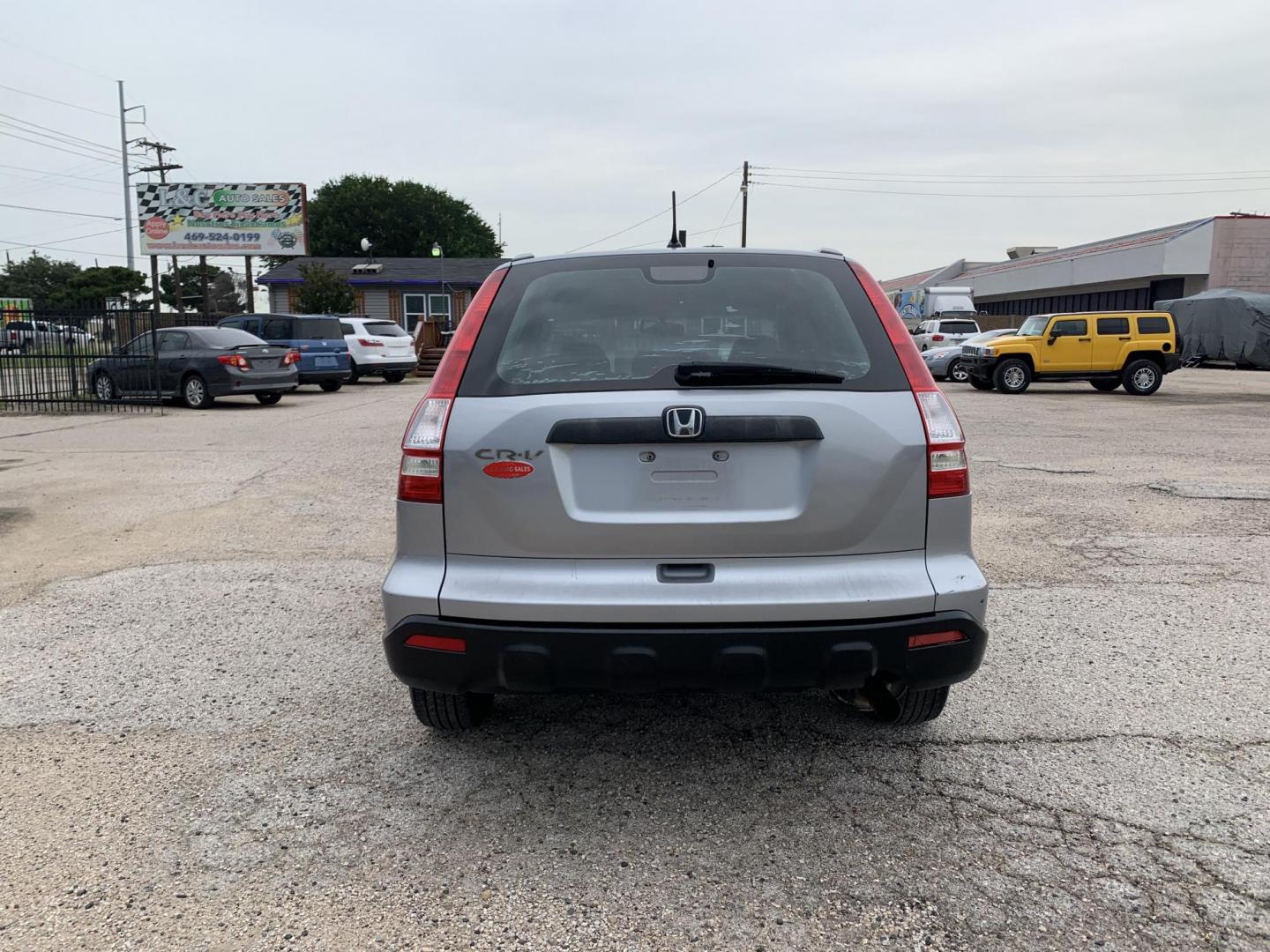 2008 Silver Honda CR-V LX 2WD AT (3CZRE38398G) with an 2.4L L4 DOHC 16V engine, Automatic transmission, located at 1830 North Belt Line Road, Irving, TX, 75061, (469) 524-0199, 32.834373, -96.993584 - Photo#4