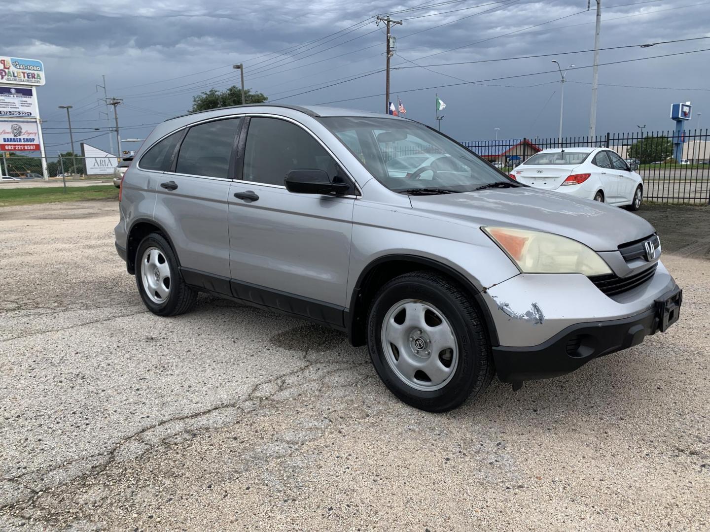 2008 Silver Honda CR-V LX 2WD AT (3CZRE38398G) with an 2.4L L4 DOHC 16V engine, Automatic transmission, located at 1830 North Belt Line Road, Irving, TX, 75061, (469) 524-0199, 32.834373, -96.993584 - Photo#6