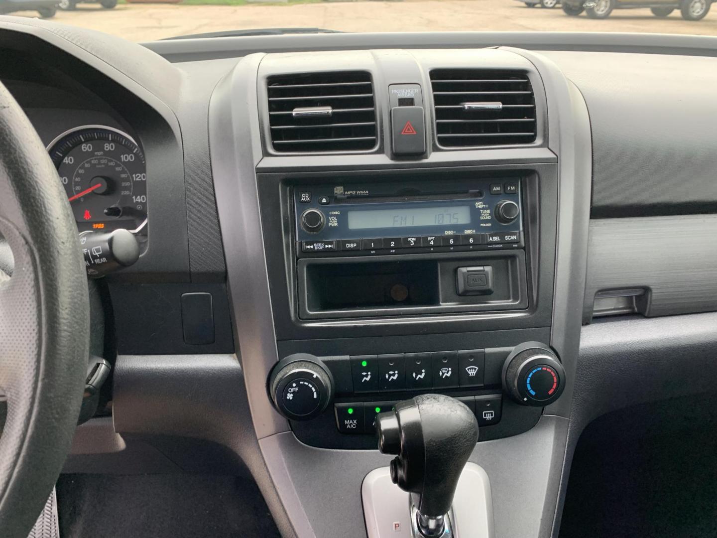2008 Silver Honda CR-V LX 2WD AT (3CZRE38398G) with an 2.4L L4 DOHC 16V engine, Automatic transmission, located at 1830 North Belt Line Road, Irving, TX, 75061, (469) 524-0199, 32.834373, -96.993584 - Photo#10