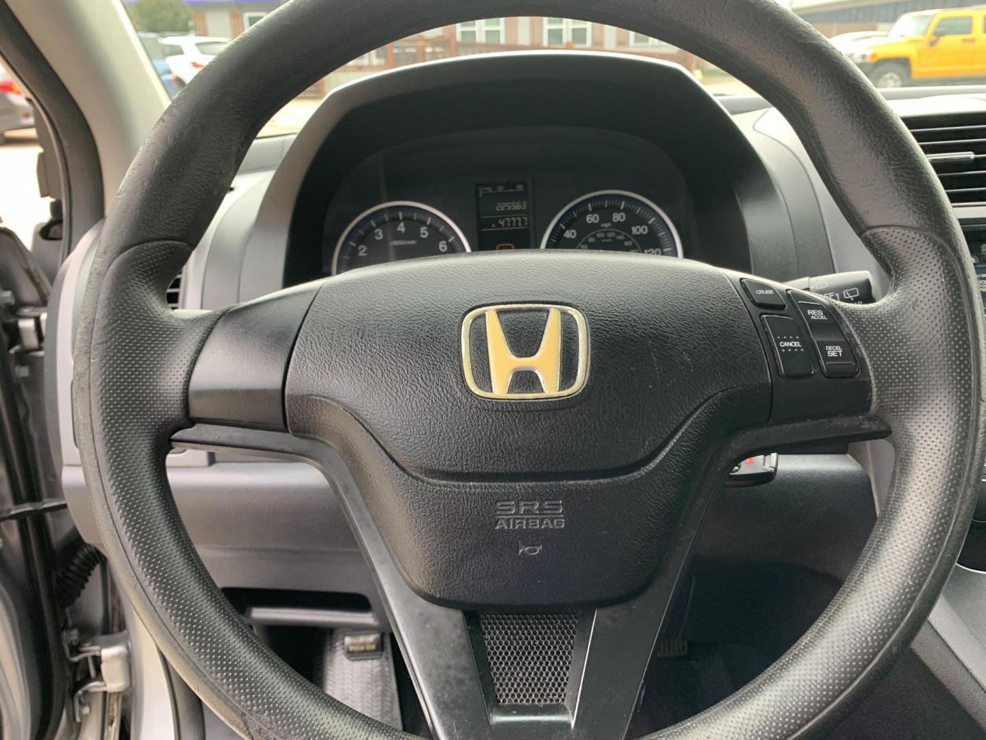 2008 Silver Honda CR-V LX 2WD AT (3CZRE38398G) with an 2.4L L4 DOHC 16V engine, Automatic transmission, located at 1830 North Belt Line Road, Irving, TX, 75061, (469) 524-0199, 32.834373, -96.993584 - Photo#13