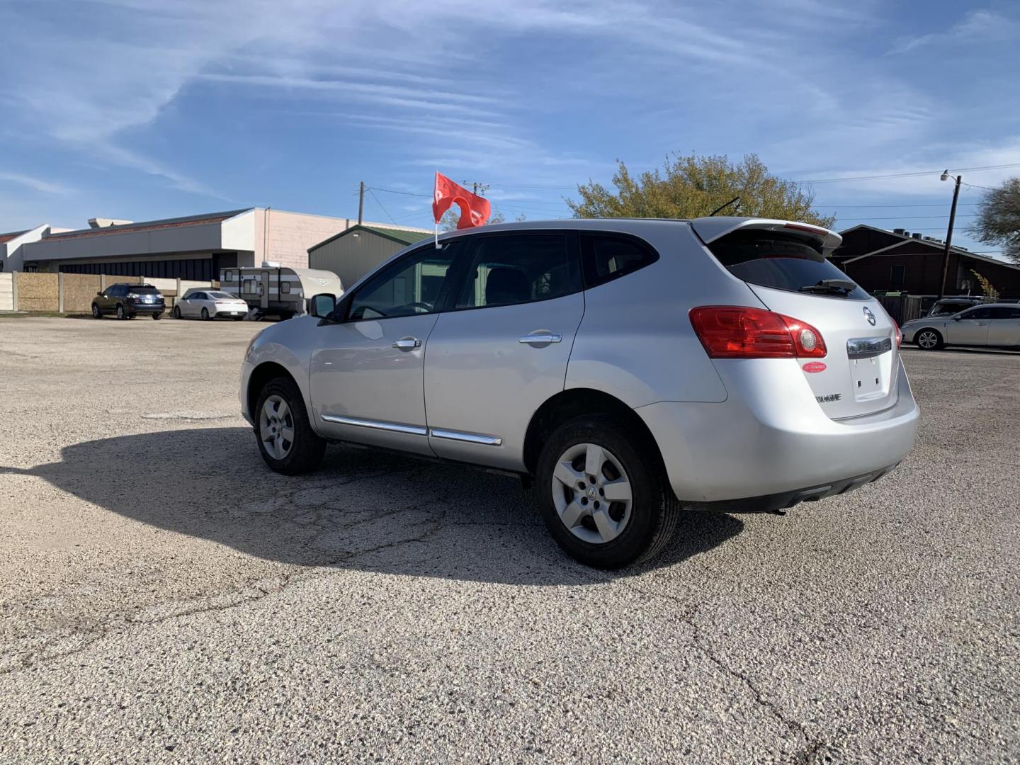 2012 Silver Nissan Rogue S FWD Krom Edition (JN8AS5MT6CW) with an 2.5L L4 DOHC 16V engine, Automatic transmission, located at 1830 North Belt Line Road, Irving, TX, 75061, (469) 524-0199, 32.834373, -96.993584 - Photo#3