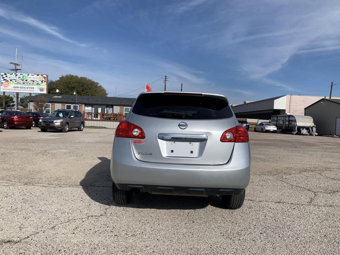2012 Silver Nissan Rogue S FWD Krom Edition (JN8AS5MT6CW) with an 2.5L L4 DOHC 16V engine, Automatic transmission, located at 1830 North Belt Line Road, Irving, TX, 75061, (469) 524-0199, 32.834373, -96.993584 - Photo#4