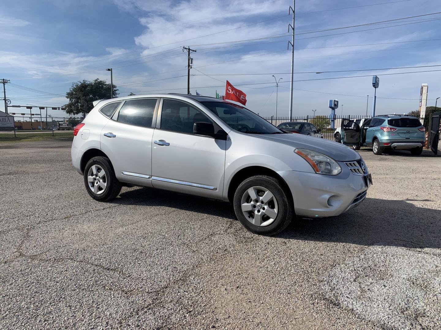 2012 Silver Nissan Rogue S FWD Krom Edition (JN8AS5MT6CW) with an 2.5L L4 DOHC 16V engine, Automatic transmission, located at 1830 North Belt Line Road, Irving, TX, 75061, (469) 524-0199, 32.834373, -96.993584 - Photo#6
