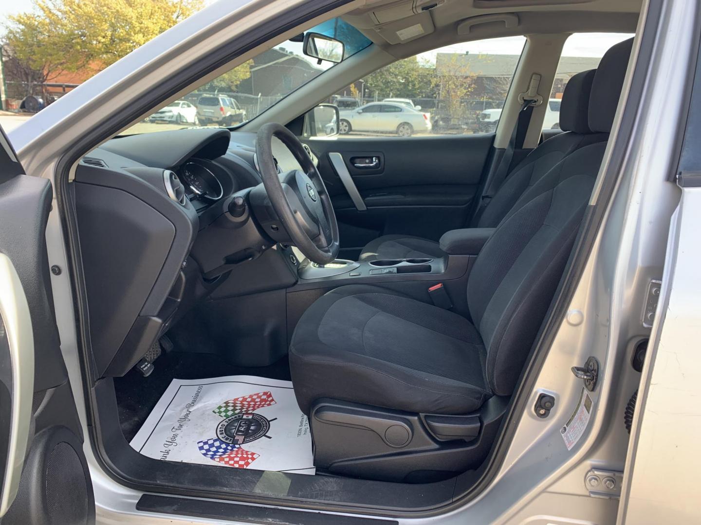 2012 Silver Nissan Rogue S FWD Krom Edition (JN8AS5MT6CW) with an 2.5L L4 DOHC 16V engine, Automatic transmission, located at 1830 North Belt Line Road, Irving, TX, 75061, (469) 524-0199, 32.834373, -96.993584 - Photo#5