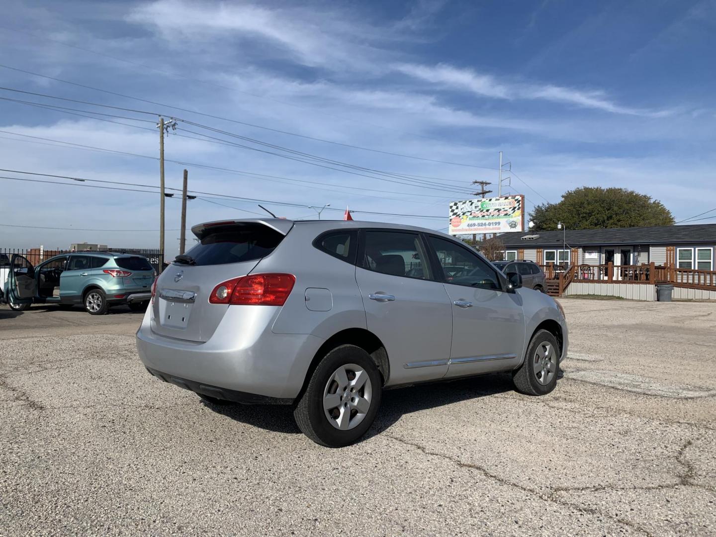 2012 Silver Nissan Rogue S FWD Krom Edition (JN8AS5MT6CW) with an 2.5L L4 DOHC 16V engine, Automatic transmission, located at 1830 North Belt Line Road, Irving, TX, 75061, (469) 524-0199, 32.834373, -96.993584 - Photo#7
