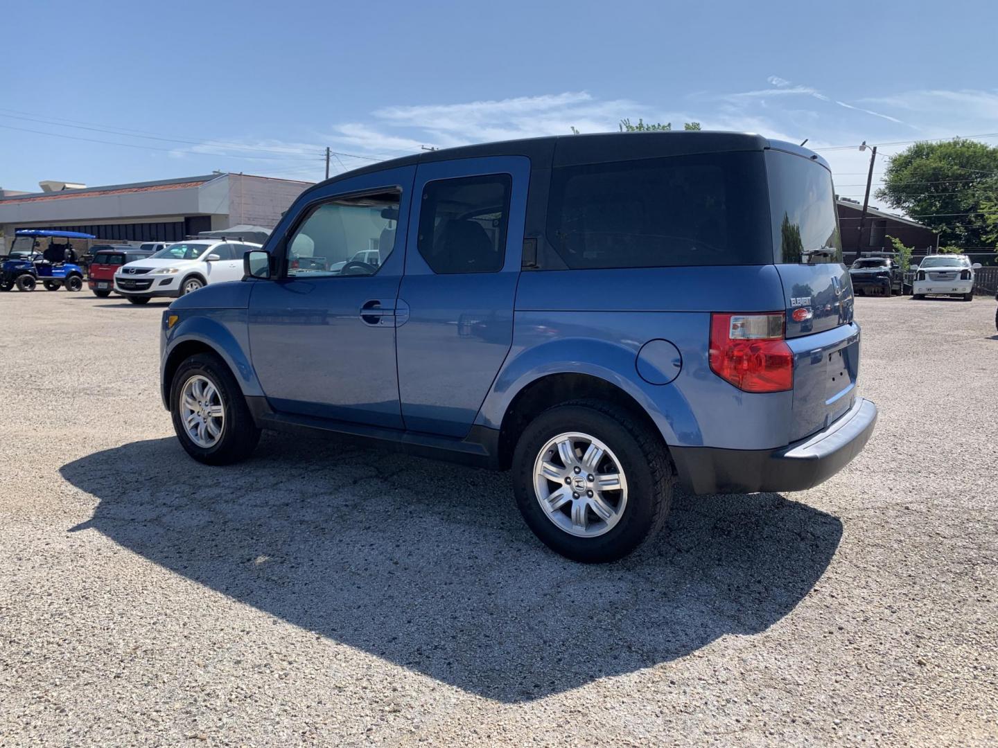 2007 Blue /gray Honda Element EX 2WD AT (5J6YH18787L) with an 2.4L L4 DOHC 16V engine, Automatic transmission, located at 1830 North Belt Line Road, Irving, TX, 75061, (469) 524-0199, 32.834373, -96.993584 - Photo#3