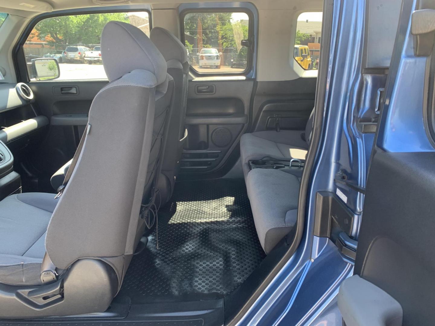 2007 Blue /gray Honda Element EX 2WD AT (5J6YH18787L) with an 2.4L L4 DOHC 16V engine, Automatic transmission, located at 1830 North Belt Line Road, Irving, TX, 75061, (469) 524-0199, 32.834373, -96.993584 - Photo#8