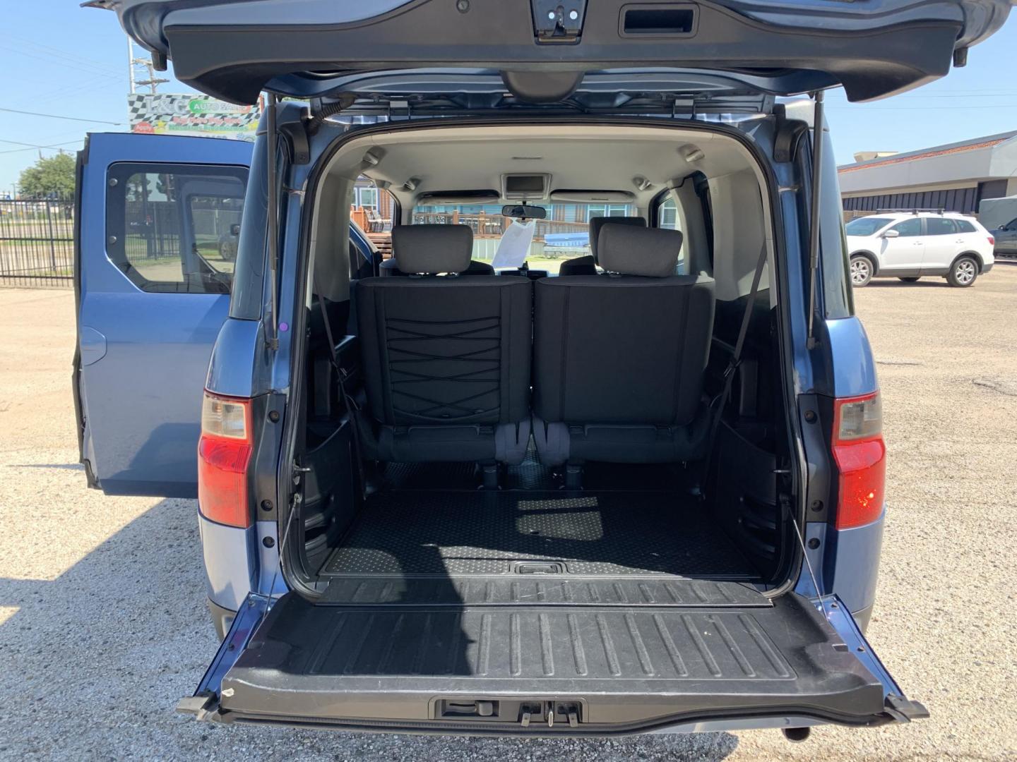 2007 Blue /gray Honda Element EX 2WD AT (5J6YH18787L) with an 2.4L L4 DOHC 16V engine, Automatic transmission, located at 1830 North Belt Line Road, Irving, TX, 75061, (469) 524-0199, 32.834373, -96.993584 - Photo#7