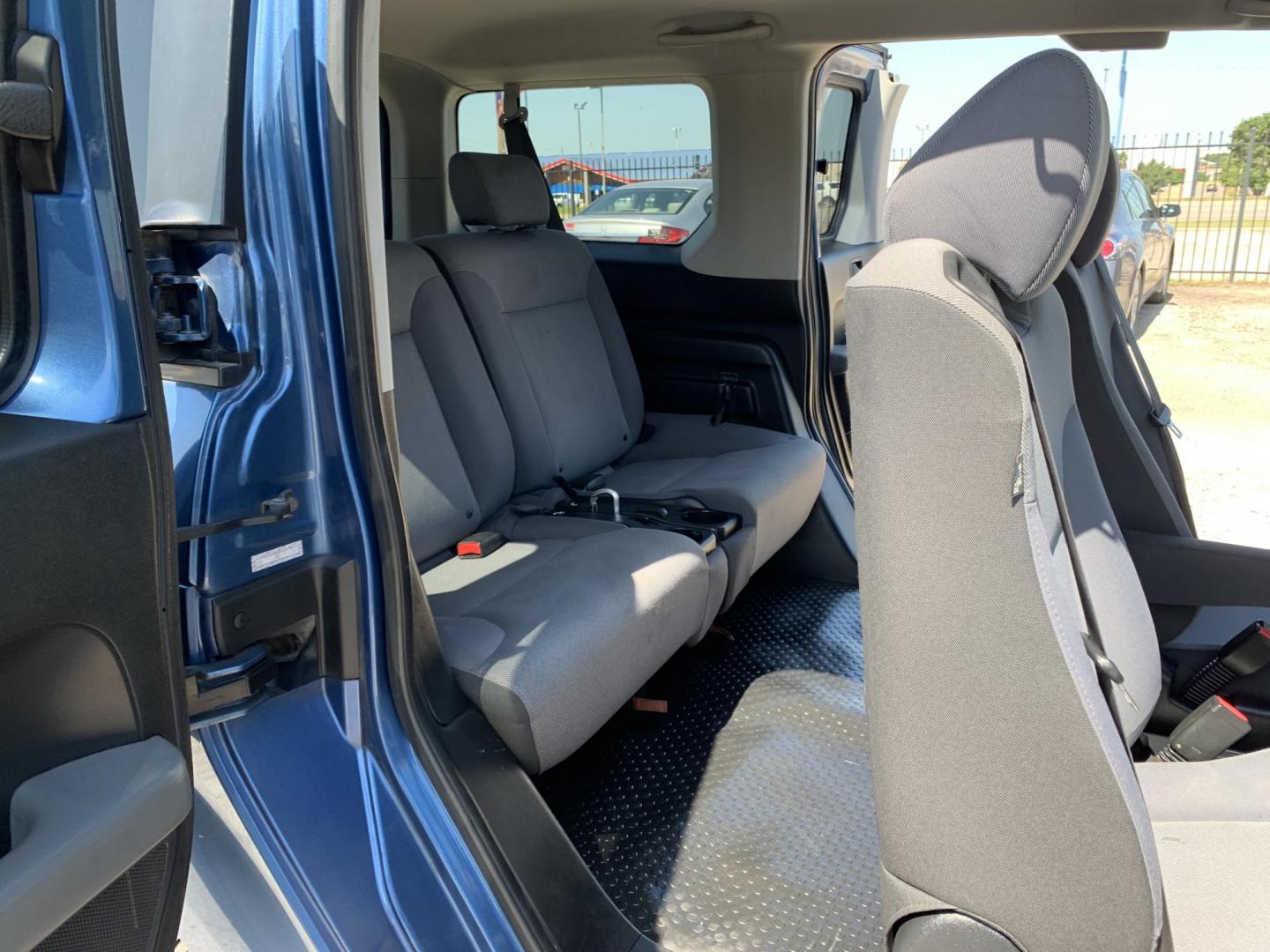 2007 Blue /gray Honda Element EX 2WD AT (5J6YH18787L) with an 2.4L L4 DOHC 16V engine, Automatic transmission, located at 1830 North Belt Line Road, Irving, TX, 75061, (469) 524-0199, 32.834373, -96.993584 - Photo#11