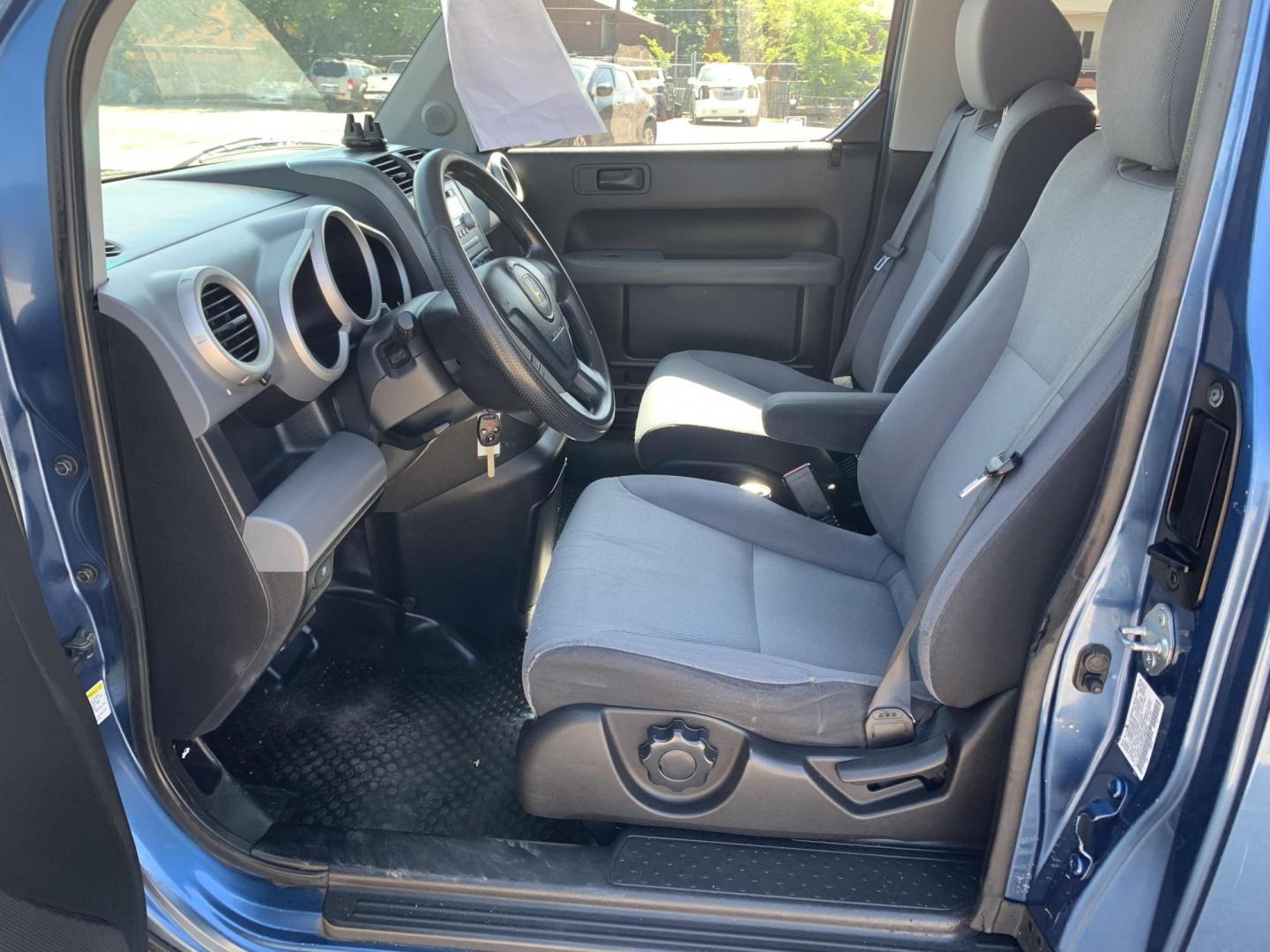 2007 Blue /gray Honda Element EX 2WD AT (5J6YH18787L) with an 2.4L L4 DOHC 16V engine, Automatic transmission, located at 1830 North Belt Line Road, Irving, TX, 75061, (469) 524-0199, 32.834373, -96.993584 - Photo#9