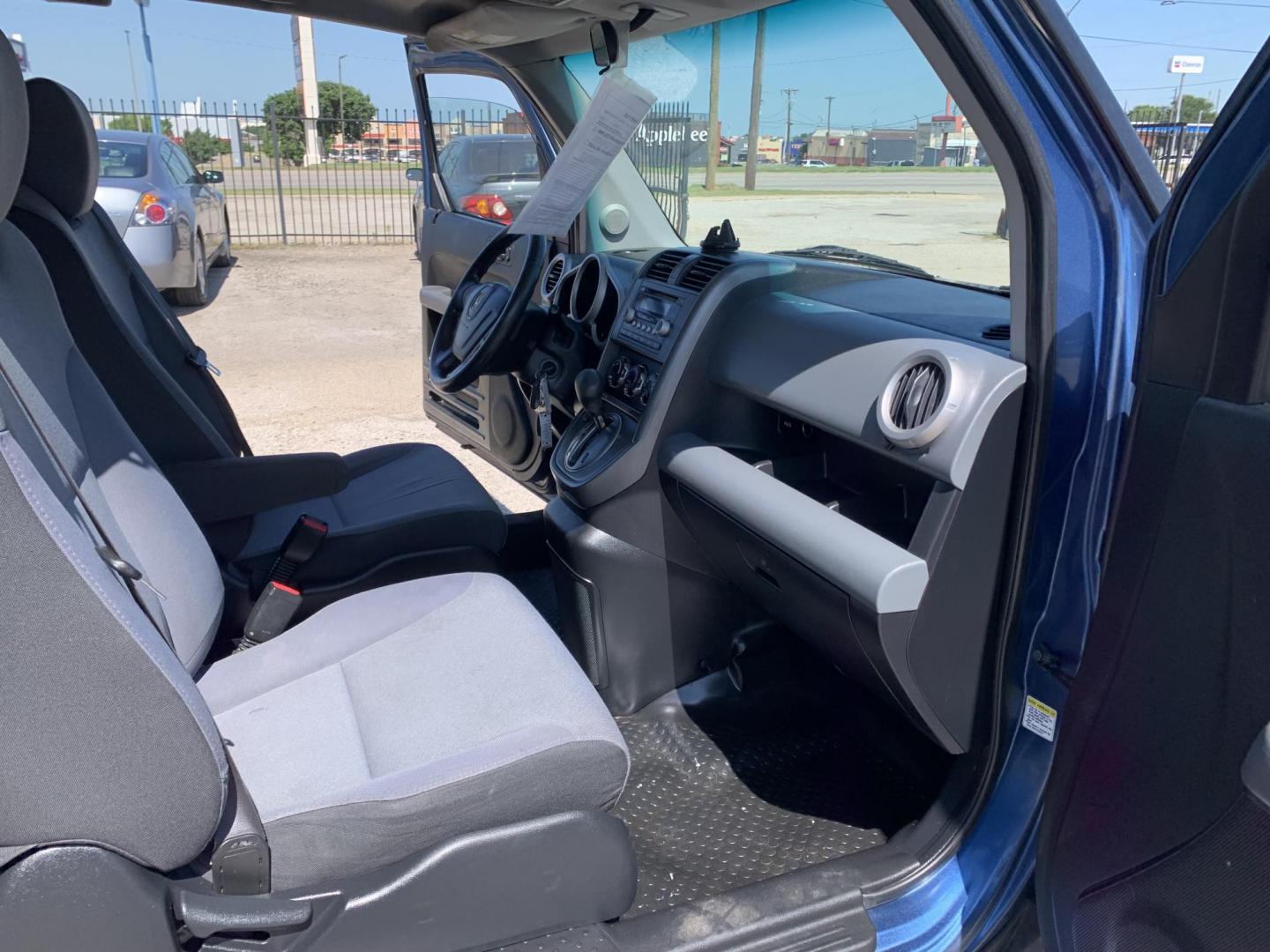 2007 Blue /gray Honda Element EX 2WD AT (5J6YH18787L) with an 2.4L L4 DOHC 16V engine, Automatic transmission, located at 1830 North Belt Line Road, Irving, TX, 75061, (469) 524-0199, 32.834373, -96.993584 - Photo#12