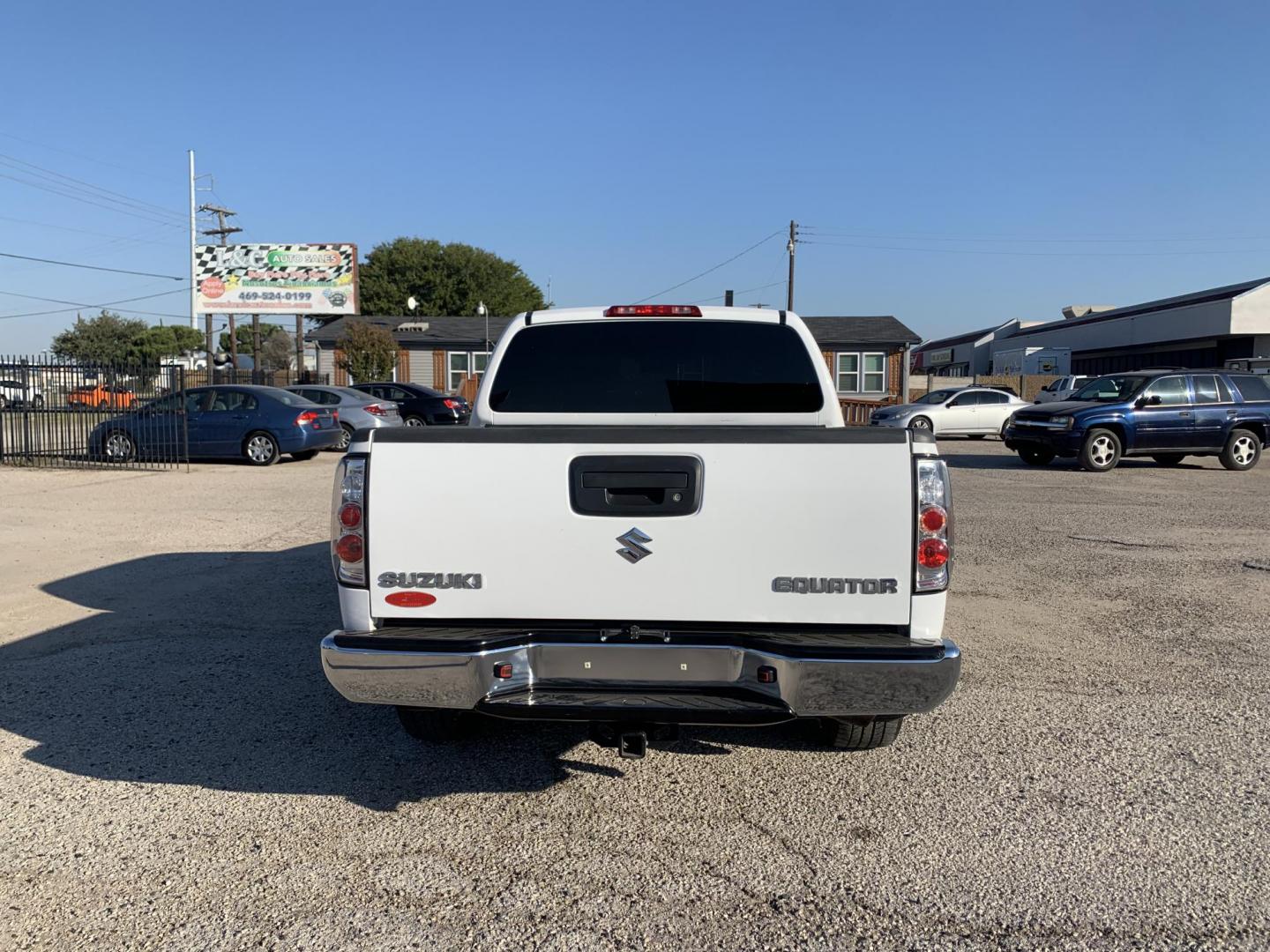 2012 White Suzuki Equator Sport Crew Cab 2WD (5Z61D0ER4CC) with an 4.0L V6 DOHC 24V engine, Automatic transmission, located at 1830 North Belt Line Road, Irving, TX, 75061, (469) 524-0199, 32.834373, -96.993584 - Photo#4