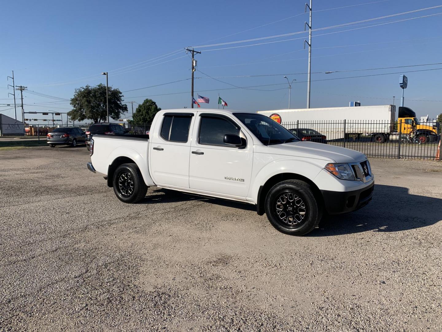 2012 White Suzuki Equator Sport Crew Cab 2WD (5Z61D0ER4CC) with an 4.0L V6 DOHC 24V engine, Automatic transmission, located at 1830 North Belt Line Road, Irving, TX, 75061, (469) 524-0199, 32.834373, -96.993584 - Photo#6