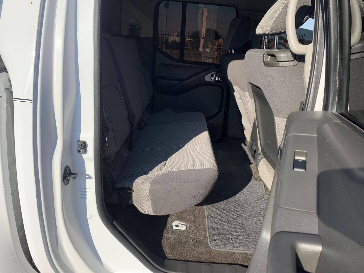 2012 White Suzuki Equator Sport Crew Cab 2WD (5Z61D0ER4CC) with an 4.0L V6 DOHC 24V engine, Automatic transmission, located at 1830 North Belt Line Road, Irving, TX, 75061, (469) 524-0199, 32.834373, -96.993584 - Photo#9