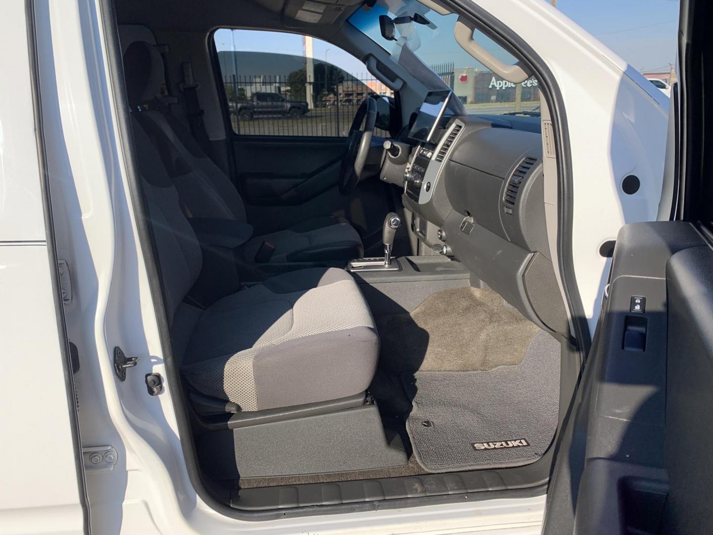 2012 White Suzuki Equator Sport Crew Cab 2WD (5Z61D0ER4CC) with an 4.0L V6 DOHC 24V engine, Automatic transmission, located at 1830 North Belt Line Road, Irving, TX, 75061, (469) 524-0199, 32.834373, -96.993584 - Photo#10