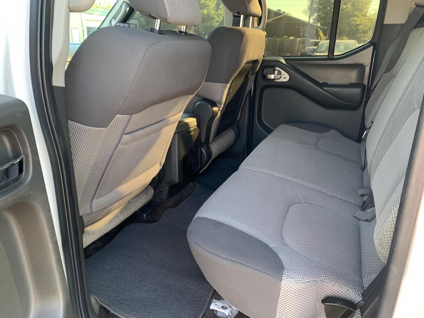 2012 White Suzuki Equator Sport Crew Cab 2WD (5Z61D0ER4CC) with an 4.0L V6 DOHC 24V engine, Automatic transmission, located at 1830 North Belt Line Road, Irving, TX, 75061, (469) 524-0199, 32.834373, -96.993584 - Photo#8
