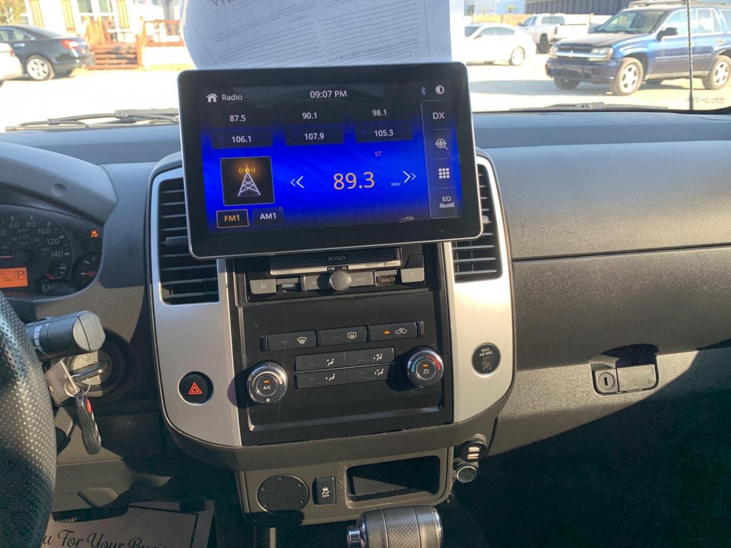 2012 White Suzuki Equator Sport Crew Cab 2WD (5Z61D0ER4CC) with an 4.0L V6 DOHC 24V engine, Automatic transmission, located at 1830 North Belt Line Road, Irving, TX, 75061, (469) 524-0199, 32.834373, -96.993584 - Photo#11