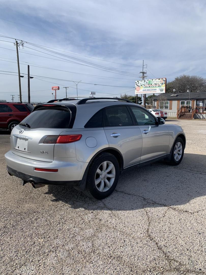 2004 Gray Infiniti FX FX35 AWD (JNRAS08W24X) with an 3.5L V6 DOHC 32V engine, Automatic transmission, located at 1830 North Belt Line Road, Irving, TX, 75061, (469) 524-0199, 32.834373, -96.993584 - Photo#5