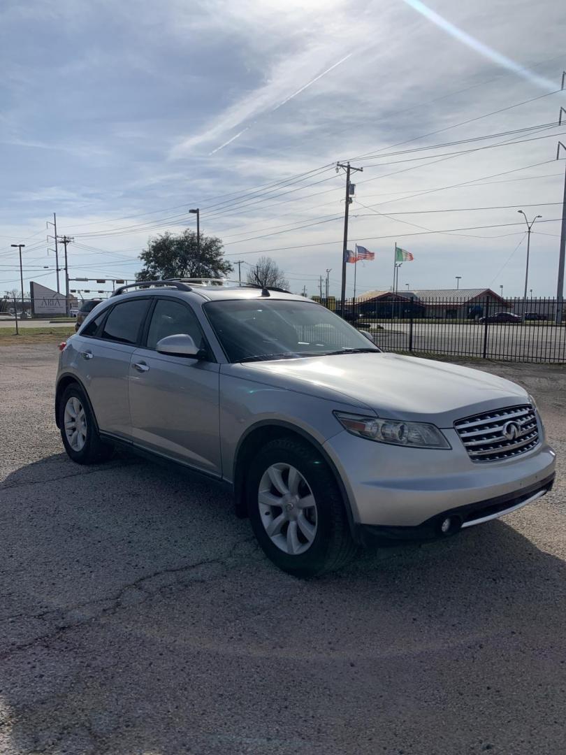 2004 Gray Infiniti FX FX35 AWD (JNRAS08W24X) with an 3.5L V6 DOHC 32V engine, Automatic transmission, located at 1830 North Belt Line Road, Irving, TX, 75061, (469) 524-0199, 32.834373, -96.993584 - Photo#6