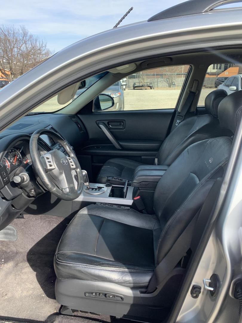 2004 Gray Infiniti FX FX35 AWD (JNRAS08W24X) with an 3.5L V6 DOHC 32V engine, Automatic transmission, located at 1830 North Belt Line Road, Irving, TX, 75061, (469) 524-0199, 32.834373, -96.993584 - Photo#7