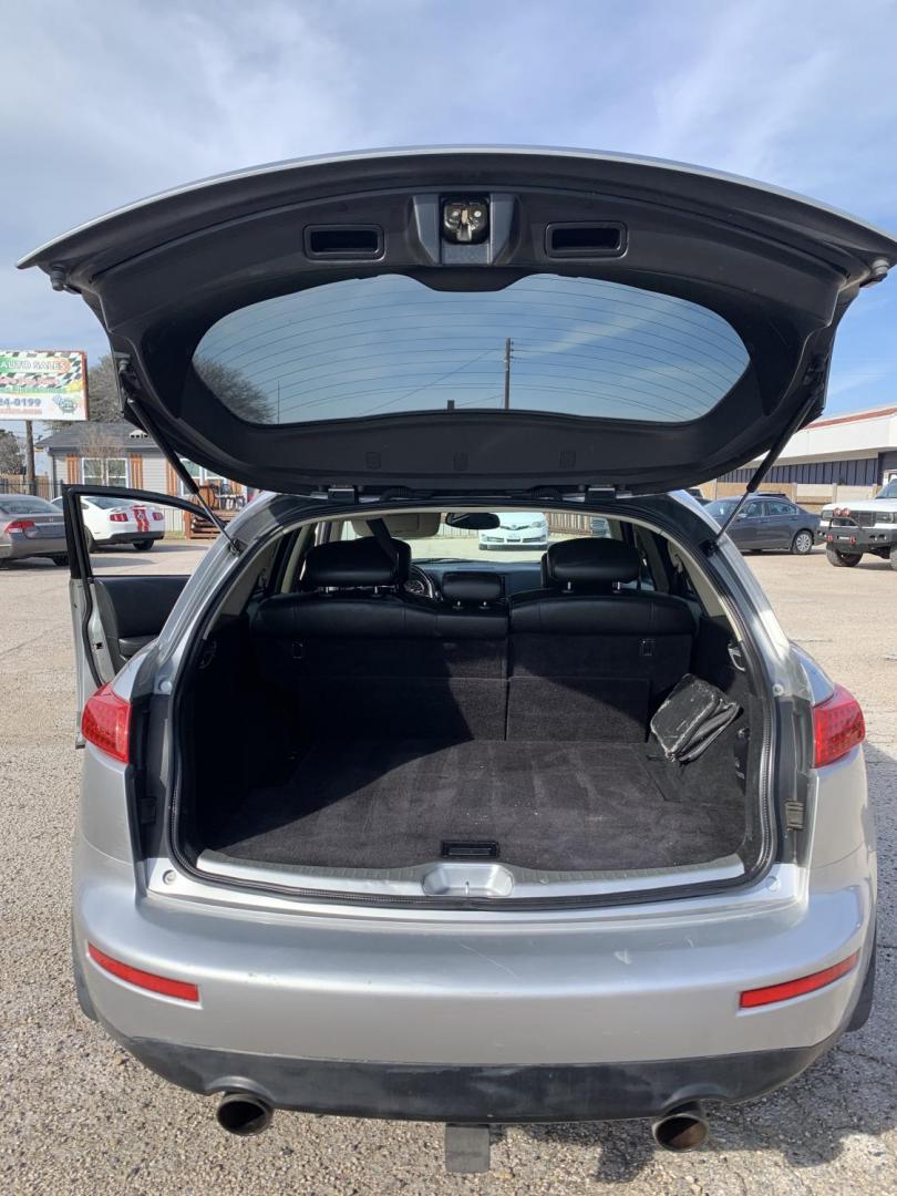 2004 Gray Infiniti FX FX35 AWD (JNRAS08W24X) with an 3.5L V6 DOHC 32V engine, Automatic transmission, located at 1830 North Belt Line Road, Irving, TX, 75061, (469) 524-0199, 32.834373, -96.993584 - Photo#9