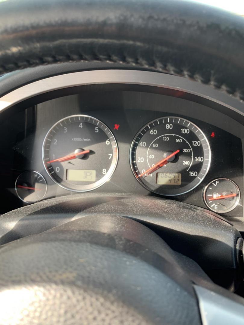 2004 Gray Infiniti FX FX35 AWD (JNRAS08W24X) with an 3.5L V6 DOHC 32V engine, Automatic transmission, located at 1830 North Belt Line Road, Irving, TX, 75061, (469) 524-0199, 32.834373, -96.993584 - Photo#14