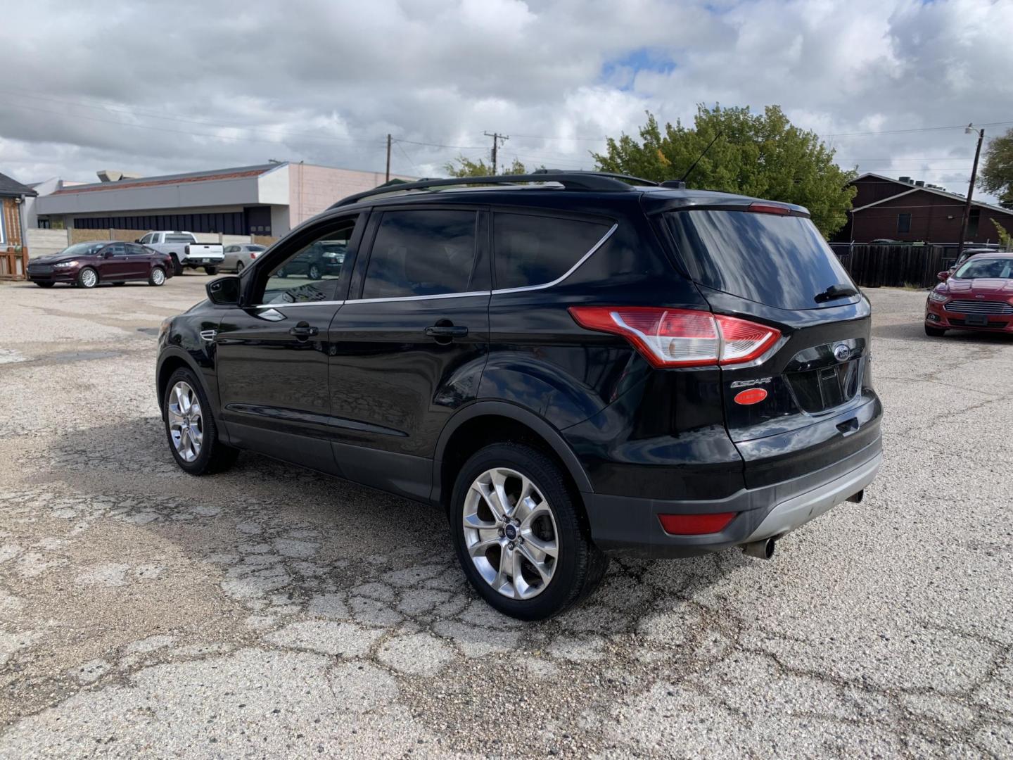2013 Black /gray Ford Escape SE AWD (1FMCU9GX2DU) with an 1.6L L4 DOHC 16V engine, Automatic transmission, located at 1830 North Belt Line Road, Irving, TX, 75061, (469) 524-0199, 32.834373, -96.993584 - Photo#3