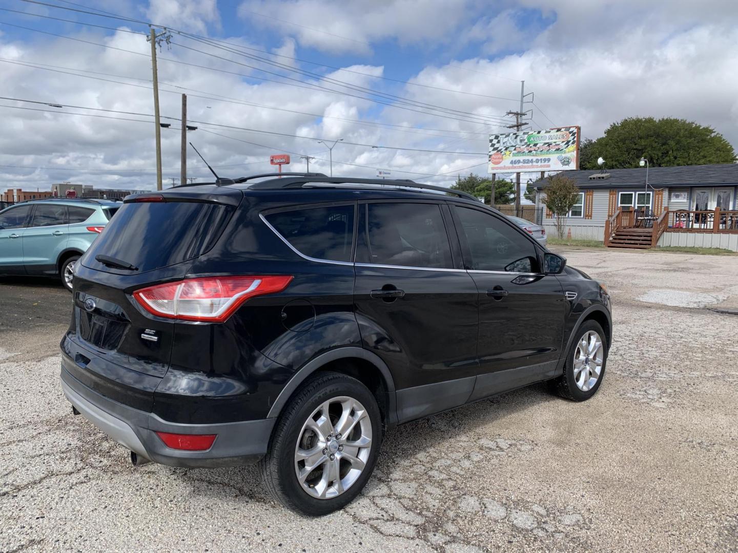 2013 Black /gray Ford Escape SE AWD (1FMCU9GX2DU) with an 1.6L L4 DOHC 16V engine, Automatic transmission, located at 1830 North Belt Line Road, Irving, TX, 75061, (469) 524-0199, 32.834373, -96.993584 - Photo#5