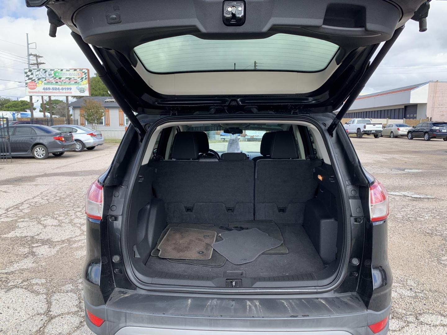 2013 Black /gray Ford Escape SE AWD (1FMCU9GX2DU) with an 1.6L L4 DOHC 16V engine, Automatic transmission, located at 1830 North Belt Line Road, Irving, TX, 75061, (469) 524-0199, 32.834373, -96.993584 - Photo#7