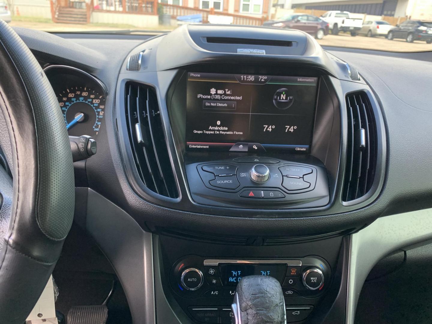 2013 Black /gray Ford Escape SE AWD (1FMCU9GX2DU) with an 1.6L L4 DOHC 16V engine, Automatic transmission, located at 1830 North Belt Line Road, Irving, TX, 75061, (469) 524-0199, 32.834373, -96.993584 - Photo#15