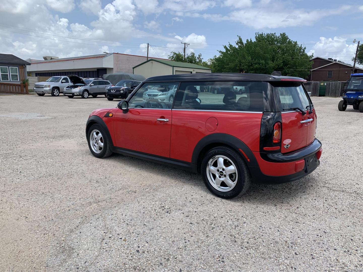 2009 Red /Black Mini Clubman Base (WMWML33599T) with an 1.6L L4 DOHC 16V engine, Automatic transmission, located at 1830 North Belt Line Road, Irving, TX, 75061, (469) 524-0199, 32.834373, -96.993584 - Photo#3