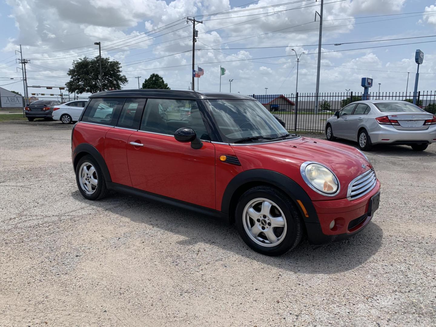 2009 Red /Black Mini Clubman Base (WMWML33599T) with an 1.6L L4 DOHC 16V engine, Automatic transmission, located at 1830 North Belt Line Road, Irving, TX, 75061, (469) 524-0199, 32.834373, -96.993584 - Photo#4