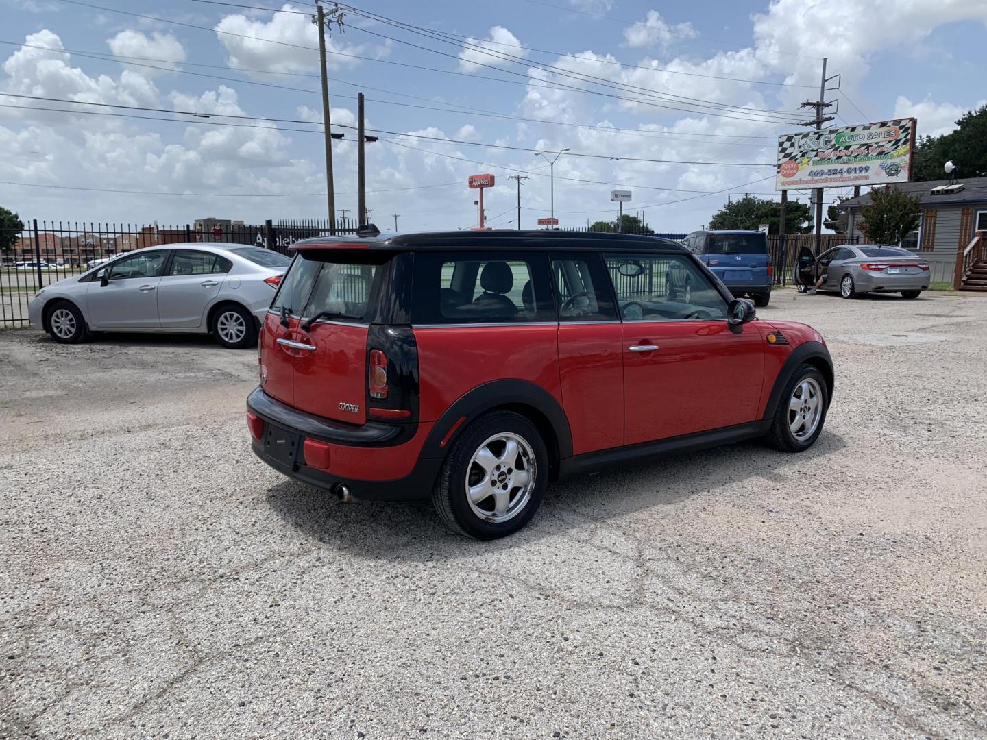 2009 Red /Black Mini Clubman Base (WMWML33599T) with an 1.6L L4 DOHC 16V engine, Automatic transmission, located at 1830 North Belt Line Road, Irving, TX, 75061, (469) 524-0199, 32.834373, -96.993584 - Photo#5