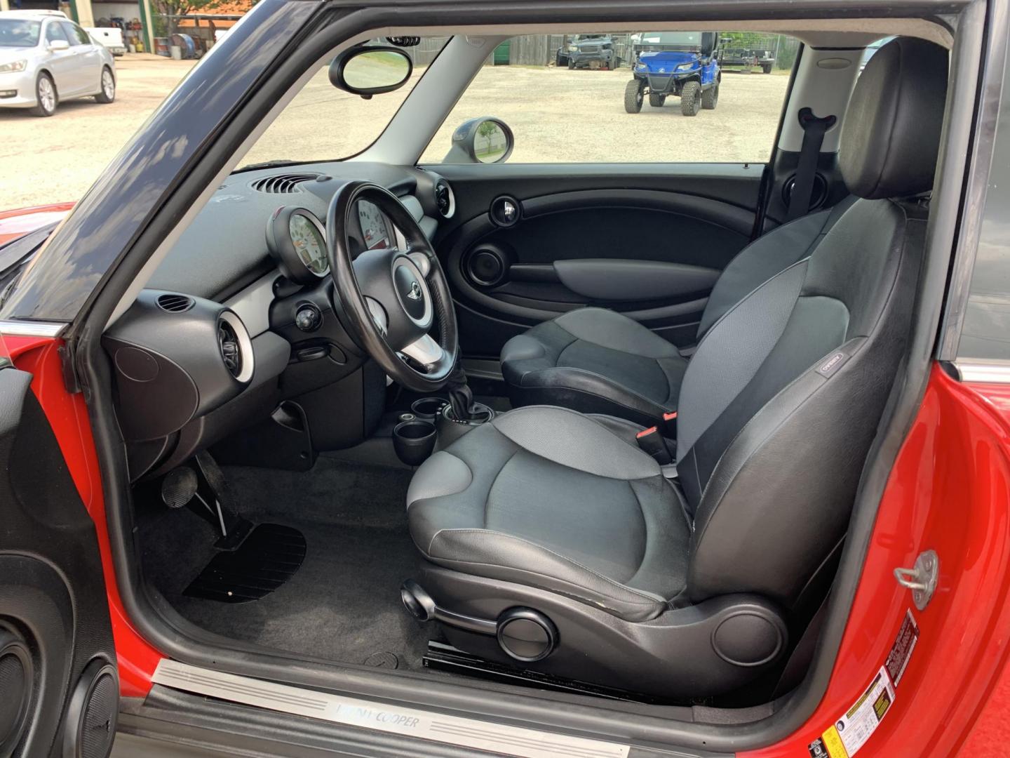 2009 Red /Black Mini Clubman Base (WMWML33599T) with an 1.6L L4 DOHC 16V engine, Automatic transmission, located at 1830 North Belt Line Road, Irving, TX, 75061, (469) 524-0199, 32.834373, -96.993584 - Photo#7
