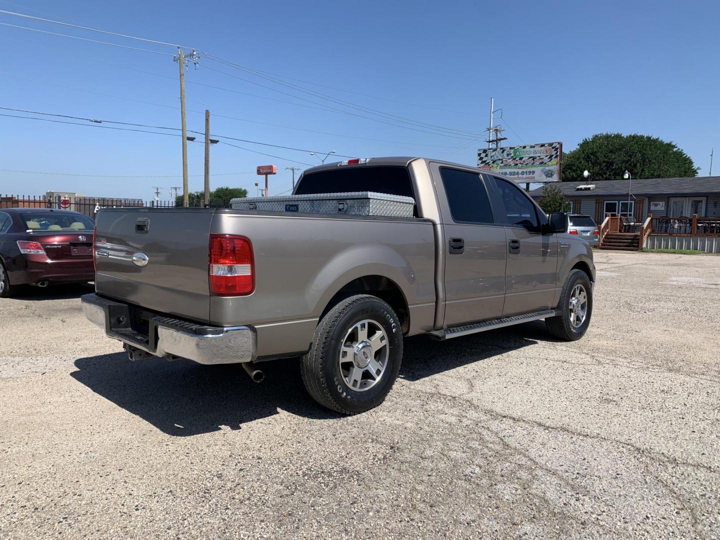 2006 Gold /Tan Ford F-150 Lariat SuperCrew 2WD (1FTPW12516K) with an 5.4L V6 SOHC 16V engine, Automatic transmission, located at 1830 North Belt Line Road, Irving, TX, 75061, (469) 524-0199, 32.834373, -96.993584 - Photo#7