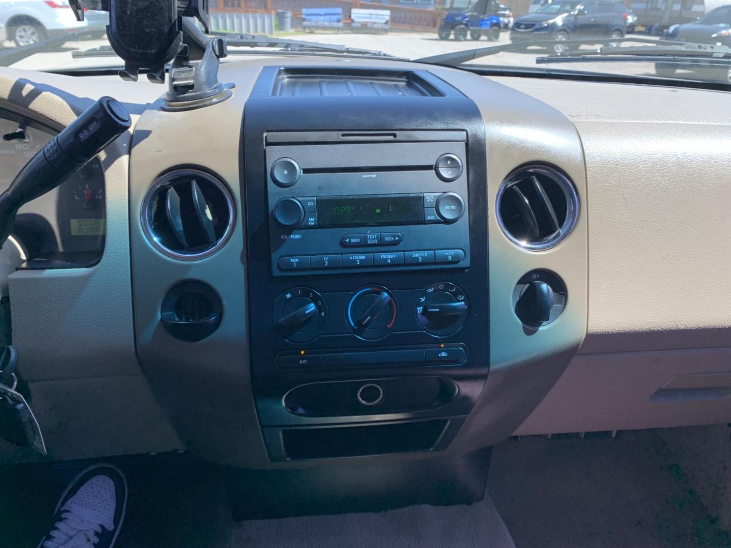 2006 Gold /Tan Ford F-150 Lariat SuperCrew 2WD (1FTPW12516K) with an 5.4L V6 SOHC 16V engine, Automatic transmission, located at 1830 North Belt Line Road, Irving, TX, 75061, (469) 524-0199, 32.834373, -96.993584 - Photo#11