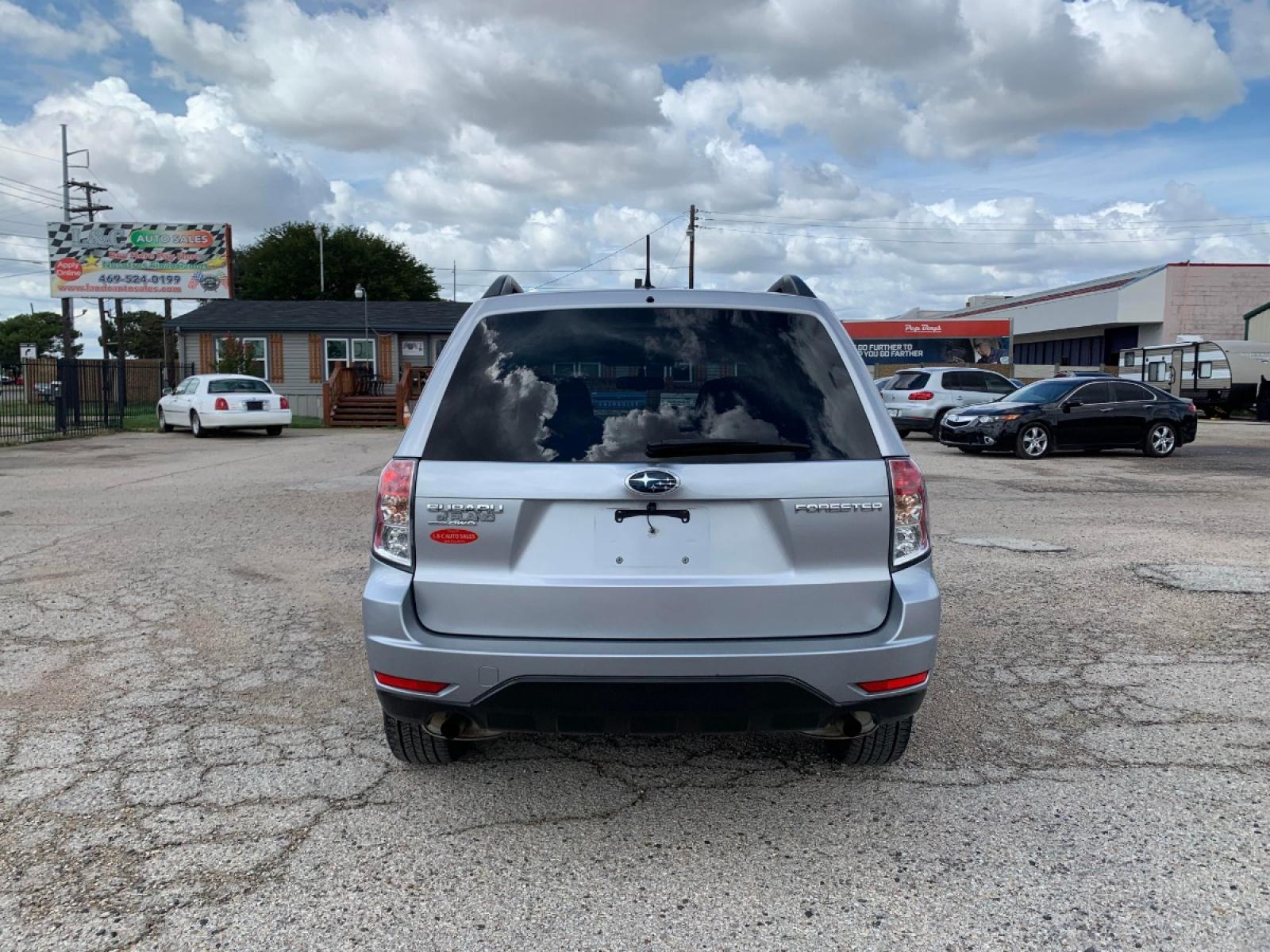 2012 Silver Subaru Forester 2.5X Premium (JF2SHBCC7CH) with an 2.5L H4 SOHC 16V engine, Automatic transmission, located at 1830 North Belt Line Road, Irving, TX, 75061, (469) 524-0199, 32.834373, -96.993584 - Photo #6