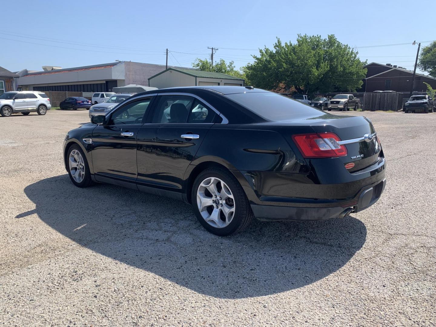 2012 Black Ford Taurus SEL FWD (1FAHP2EW7CG) with an 3.5L V6 DOHC 24V engine, Automatic transmission, located at 1830 North Belt Line Road, Irving, TX, 75061, (469) 524-0199, 32.834373, -96.993584 - Photo#3