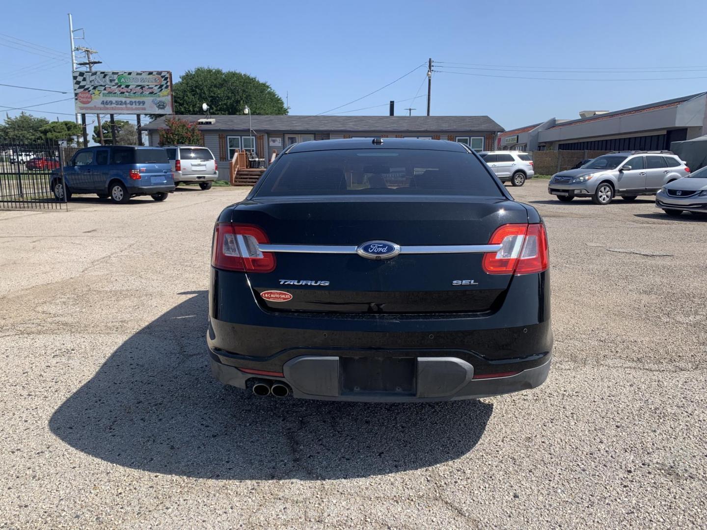 2012 Black Ford Taurus SEL FWD (1FAHP2EW7CG) with an 3.5L V6 DOHC 24V engine, Automatic transmission, located at 1830 North Belt Line Road, Irving, TX, 75061, (469) 524-0199, 32.834373, -96.993584 - Photo#2