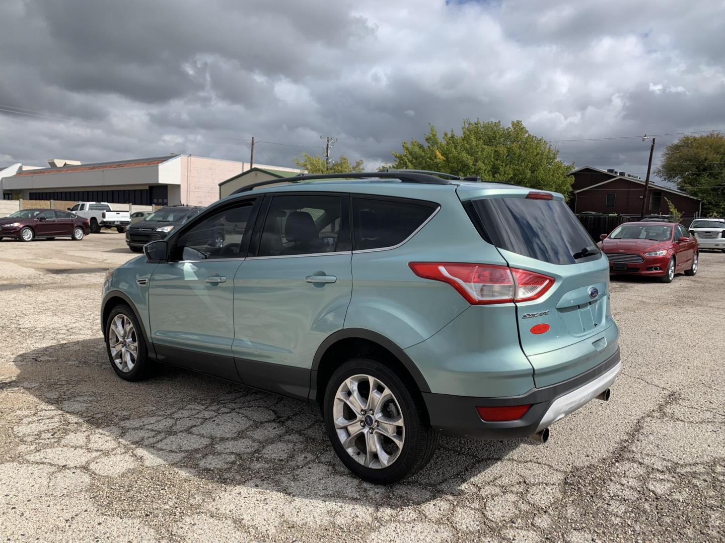 2013 Blue /Tan Ford Escape SE FWD (1FMCU0GX9DU) with an 1.6L L4 DOHC 16V engine, Automatic transmission, located at 1830 North Belt Line Road, Irving, TX, 75061, (469) 524-0199, 32.834373, -96.993584 - Photo#3