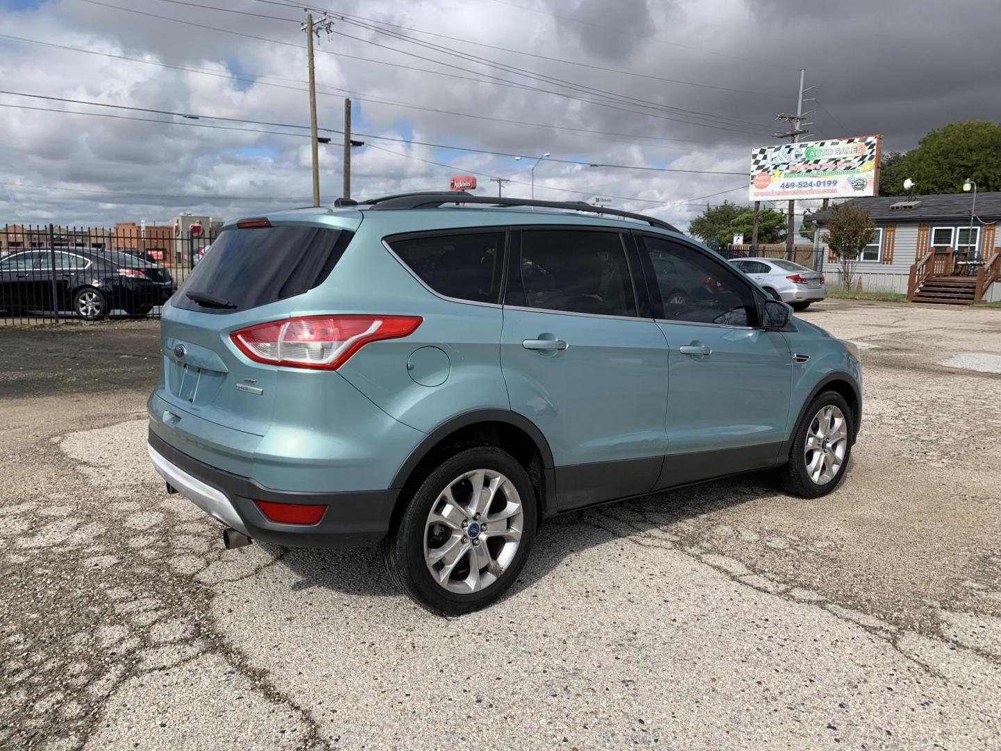 2013 Blue /Tan Ford Escape SE FWD (1FMCU0GX9DU) with an 1.6L L4 DOHC 16V engine, Automatic transmission, located at 1830 North Belt Line Road, Irving, TX, 75061, (469) 524-0199, 32.834373, -96.993584 - Photo#5