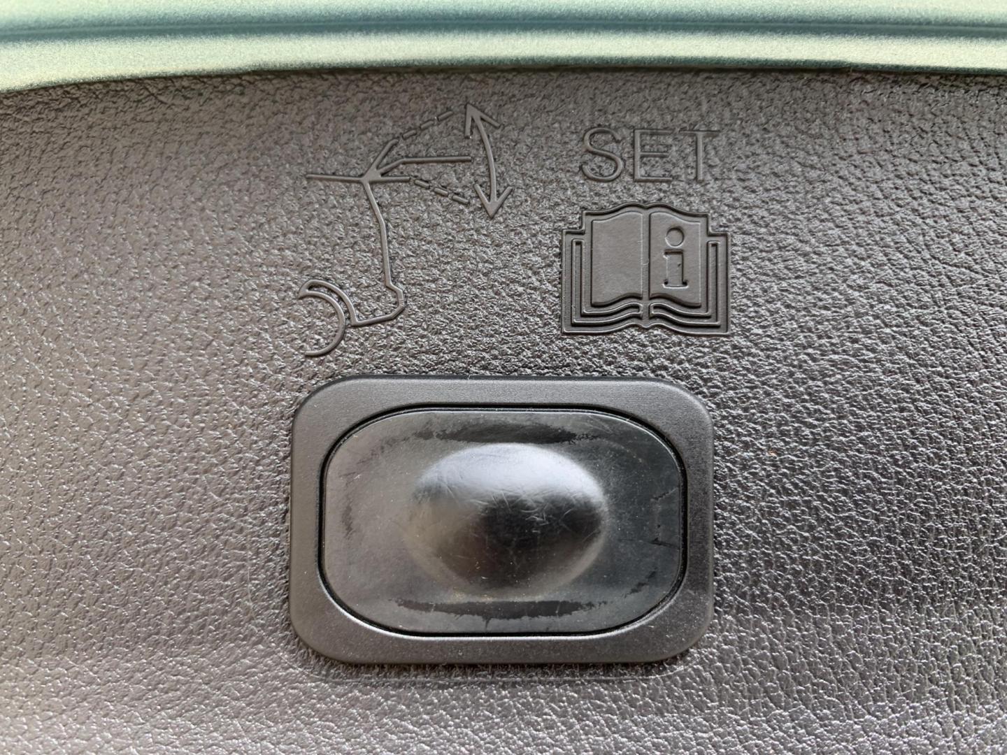 2013 Blue /Tan Ford Escape SE FWD (1FMCU0GX9DU) with an 1.6L L4 DOHC 16V engine, Automatic transmission, located at 1830 North Belt Line Road, Irving, TX, 75061, (469) 524-0199, 32.834373, -96.993584 - Photo#8