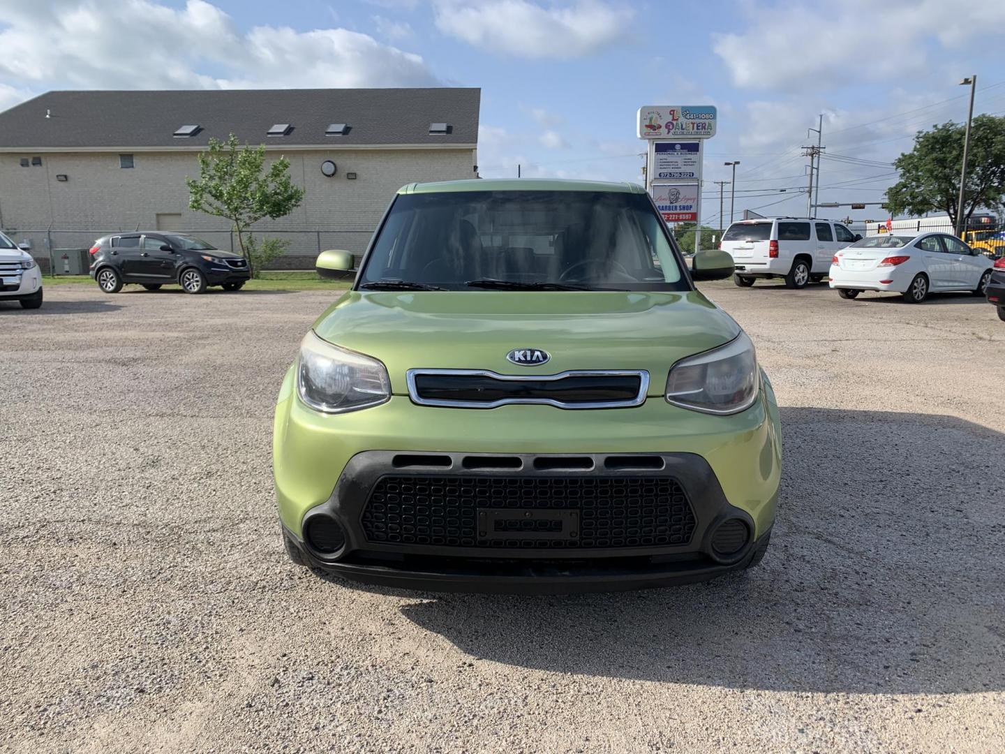 2015 Green /Black Kia Soul Base (KNDJN2A20F7) with an 1.6L L4 DOHC 16V engine, AUTOMATIC transmission, located at 1830 North Belt Line Road, Irving, TX, 75061, (469) 524-0199, 32.834373, -96.993584 - Photo#1