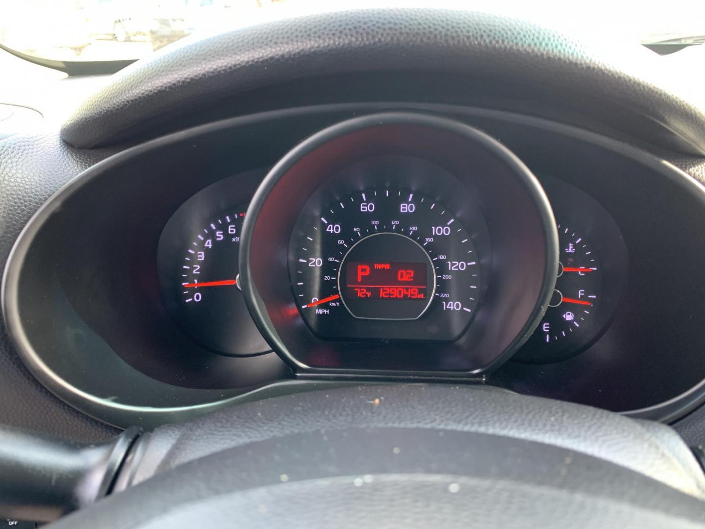 2015 Green /Black Kia Soul Base (KNDJN2A20F7) with an 1.6L L4 DOHC 16V engine, AUTOMATIC transmission, located at 1830 North Belt Line Road, Irving, TX, 75061, (469) 524-0199, 32.834373, -96.993584 - Photo#13