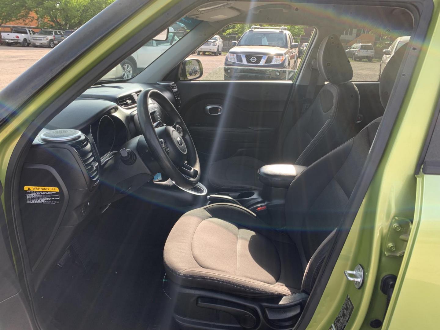 2015 Green /Black Kia Soul Base (KNDJN2A20F7) with an 1.6L L4 DOHC 16V engine, AUTOMATIC transmission, located at 1830 North Belt Line Road, Irving, TX, 75061, (469) 524-0199, 32.834373, -96.993584 - Photo#8