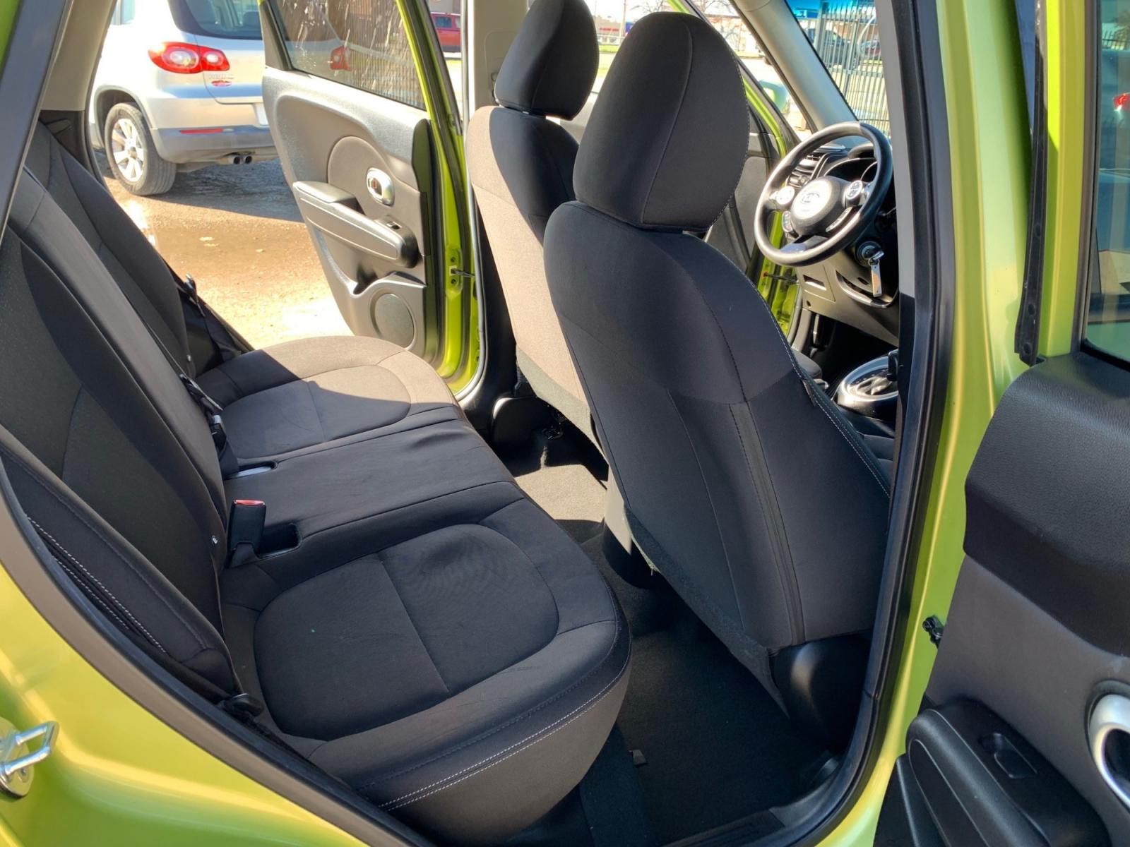 2015 Green /Black Kia Soul Base (KNDJN2A20F7) with an 1.6L L4 DOHC 16V engine, AUTOMATIC transmission, located at 1830 North Belt Line Road, Irving, TX, 75061, (469) 524-0199, 32.834373, -96.993584 - Photo #10