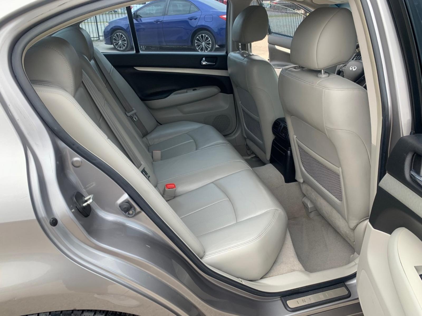 2008 Silver /gray Infiniti G35 Base (JNKBV61E28M) with an 3.5L V6 DOHC 24V engine, Automatic transmission, located at 1830 North Belt Line Road, Irving, TX, 75061, (469) 524-0199, 32.834373, -96.993584 - Photo #9