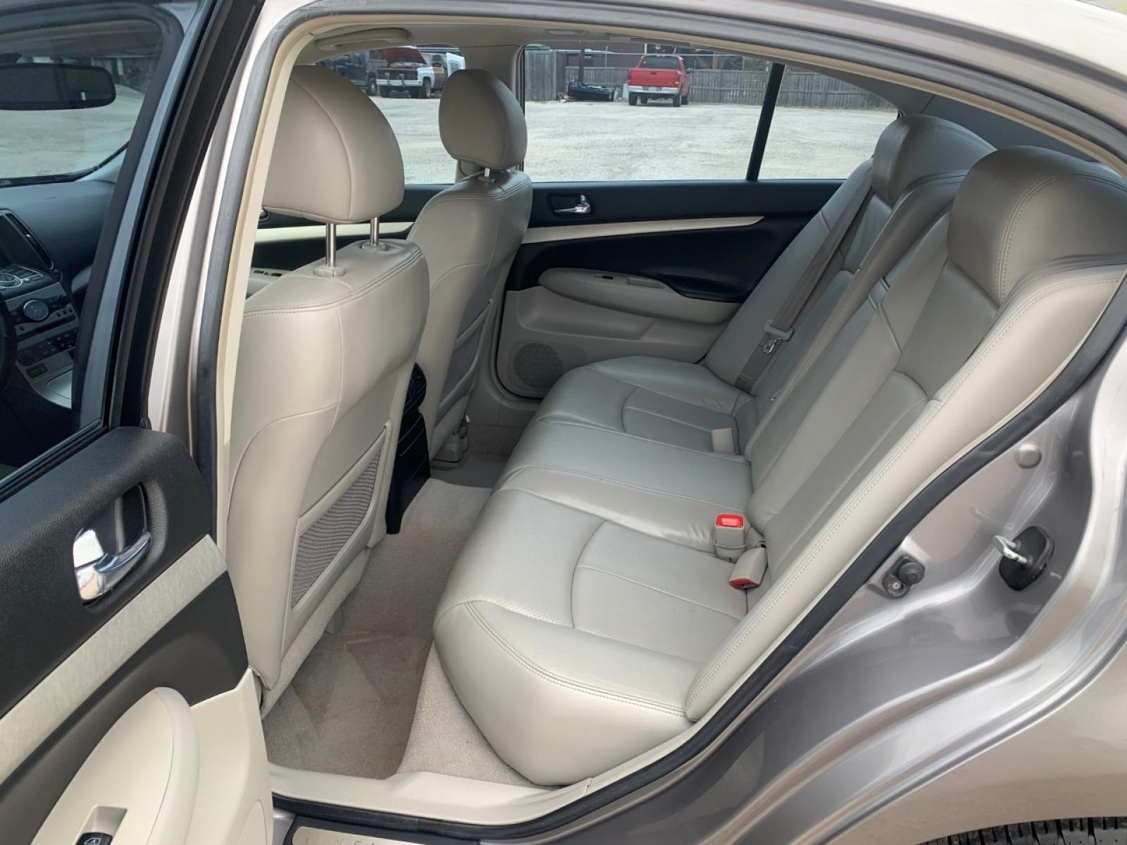 2008 Silver /gray Infiniti G35 Base (JNKBV61E28M) with an 3.5L V6 DOHC 24V engine, Automatic transmission, located at 1830 North Belt Line Road, Irving, TX, 75061, (469) 524-0199, 32.834373, -96.993584 - Photo #10